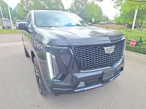 Used 2026 Cadillac Escalade Platinum Sport w/ LPO, ONYX Package AWD/4WD image 19