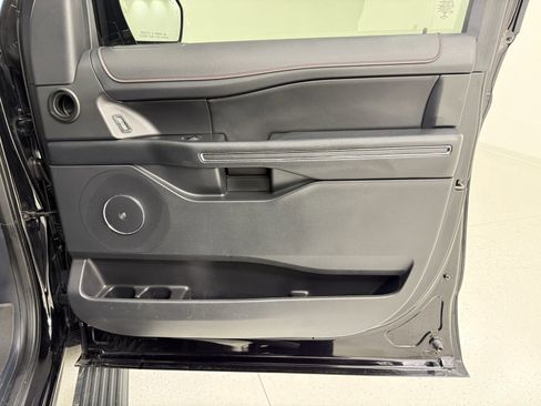 Used 2023 Ford Expedition Limited image 39