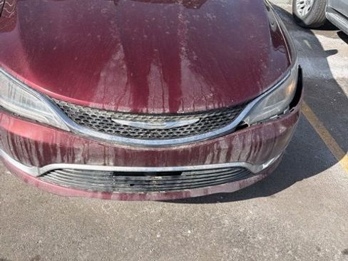 Used 2015 Chrysler 200 Limited w/ Convenience Group image 2