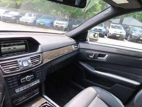 Used 2014 Mercedes-Benz E 350 4MATIC Sedan image 21