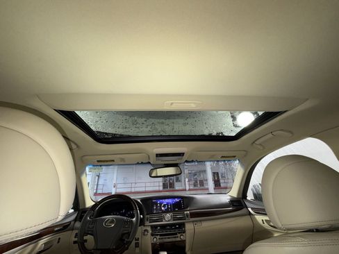 Used 2016 Lexus LS 460 w/ Comfort Package image 24