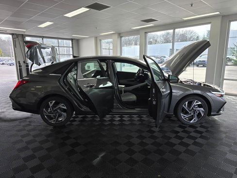 New 2026 Hyundai Elantra Limited image 19