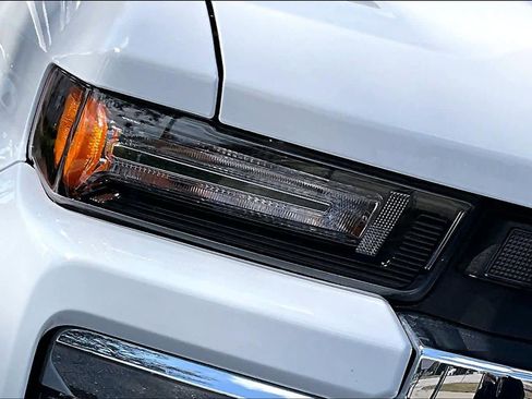 Used 2025 Chevrolet Silverado 2500 LT image 28