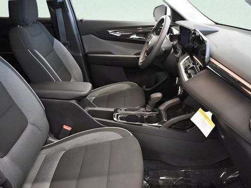 Used 2025 Chevrolet TrailBlazer LT w/ Driver Confidence Package AWD/4WD image 15
