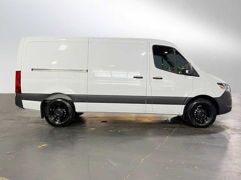 Used 2025 Mercedes-Benz Sprinter 2500 image 2