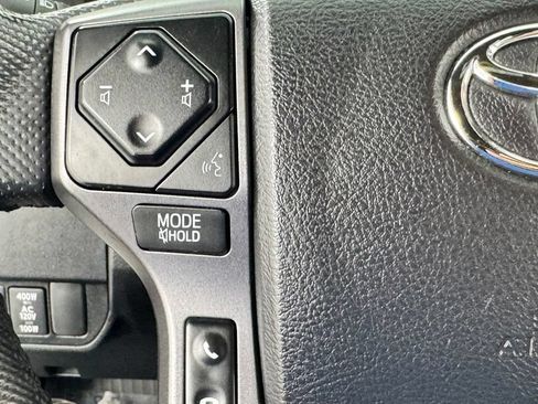 Used 2022 Toyota Tacoma TRD Off-Road AWD/4WD image 20