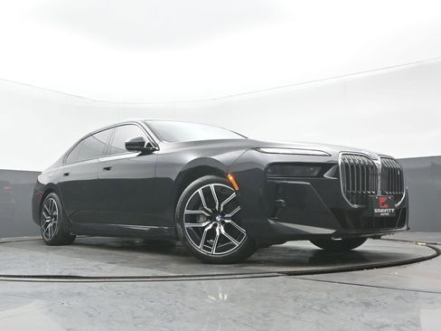 Used 2023 BMW i7 xDrive60 w/ Executive Package 2 image 29