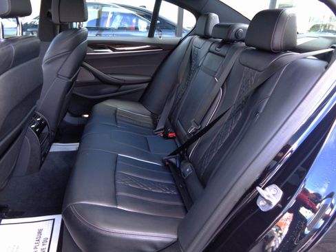 Used 2022 BMW 530i xDrive 530i xDrive Sedan w/ M Sport Package image 18