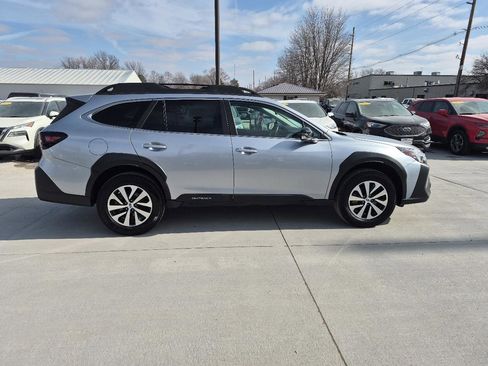 Used 2024 Subaru Outback Premium AWD/4WD image 4
