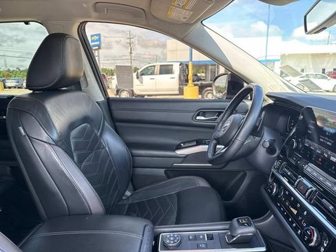 Used 2023 Nissan Pathfinder Platinum w/ Cargo Package AWD/4WD image 24