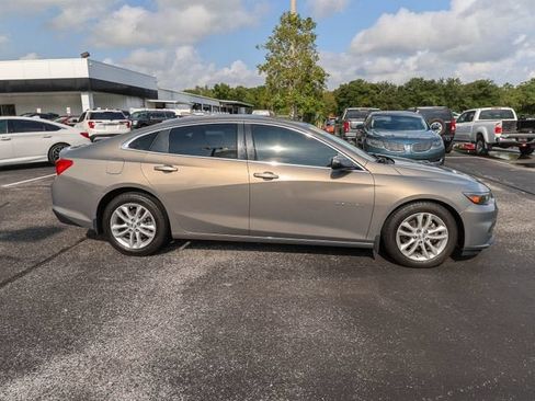 Used 2018 Chevrolet Malibu Hybrid w/ Leather Package FWD image 11