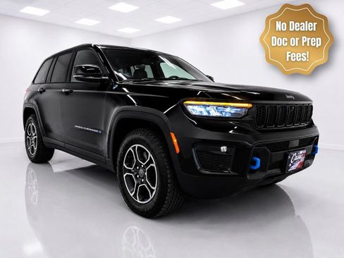 Used 2023 Jeep Grand Cherokee Trailhawk w/ Advanced Protech Group II AWD/4WD image 3