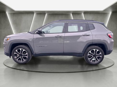 Used 2022 Jeep Compass Limited w/ Sun and Sound Group AWD/4WD image 4