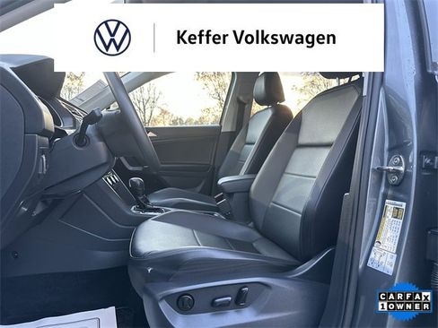 Used 2020 Volkswagen Tiguan SE image 12