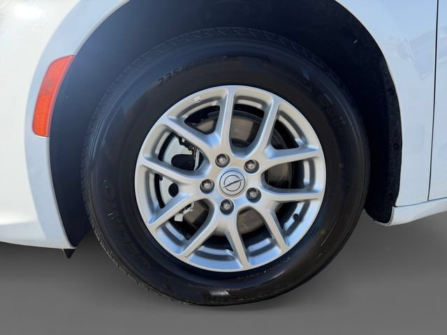 Used 2025 Chrysler Pacifica Select FWD image 12