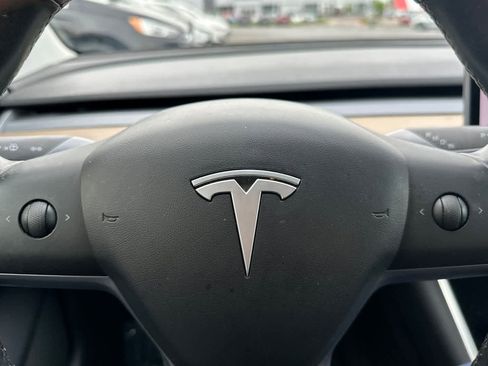 Used 2019 Tesla Model 3 Standard Range Plus image 24