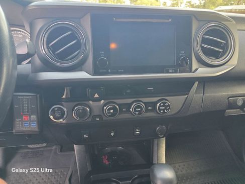 Used 2017 Toyota Tacoma TRD Off-Road w/ Tow Package (A/T) AWD/4WD image 38