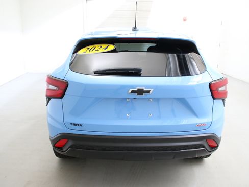 Used 2024 Chevrolet Trax RS w/ Sunroof Package image 8