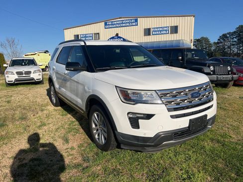 Used 2018 Ford Explorer XLT w/ Equipment Group 202A AWD/4WD image 2