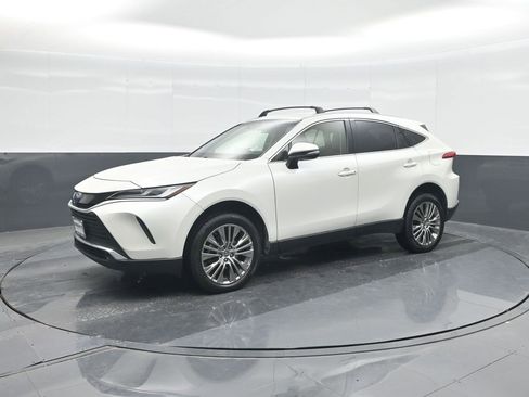 Used 2022 Toyota Venza XLE image 30