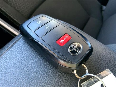 Used 2025 Toyota 4Runner SR5 AWD/4WD image 15