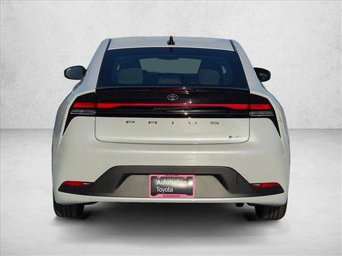 New 2027 Toyota Prius LE FWD image 8