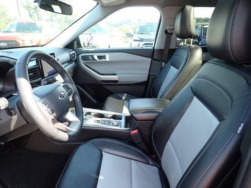 Used 2024 Ford Explorer XLT w/ Equipment Group 202A AWD/4WD image 11