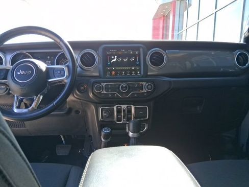 Used 2022 Jeep Wrangler Unlimited Sahara AWD/4WD image 17