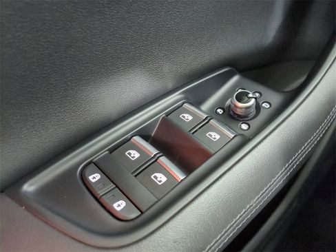 Used 2023 Audi Q7 3.0T Prestige image 30