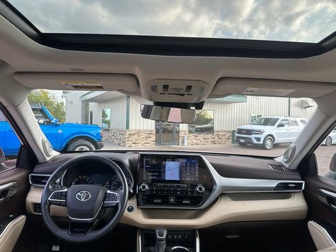 Used 2021 Toyota Highlander Platinum AWD/4WD image 27