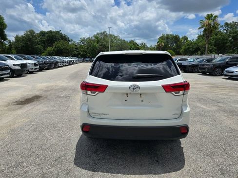 Used 2019 Toyota Highlander LE AWD/4WD image 5