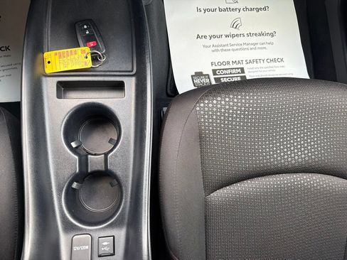 Used 2020 Toyota Prius LE w/ Carpet Mat Package AWD/4WD image 31