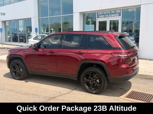 Used 2023 Jeep Grand Cherokee Altitude AWD/4WD image 2