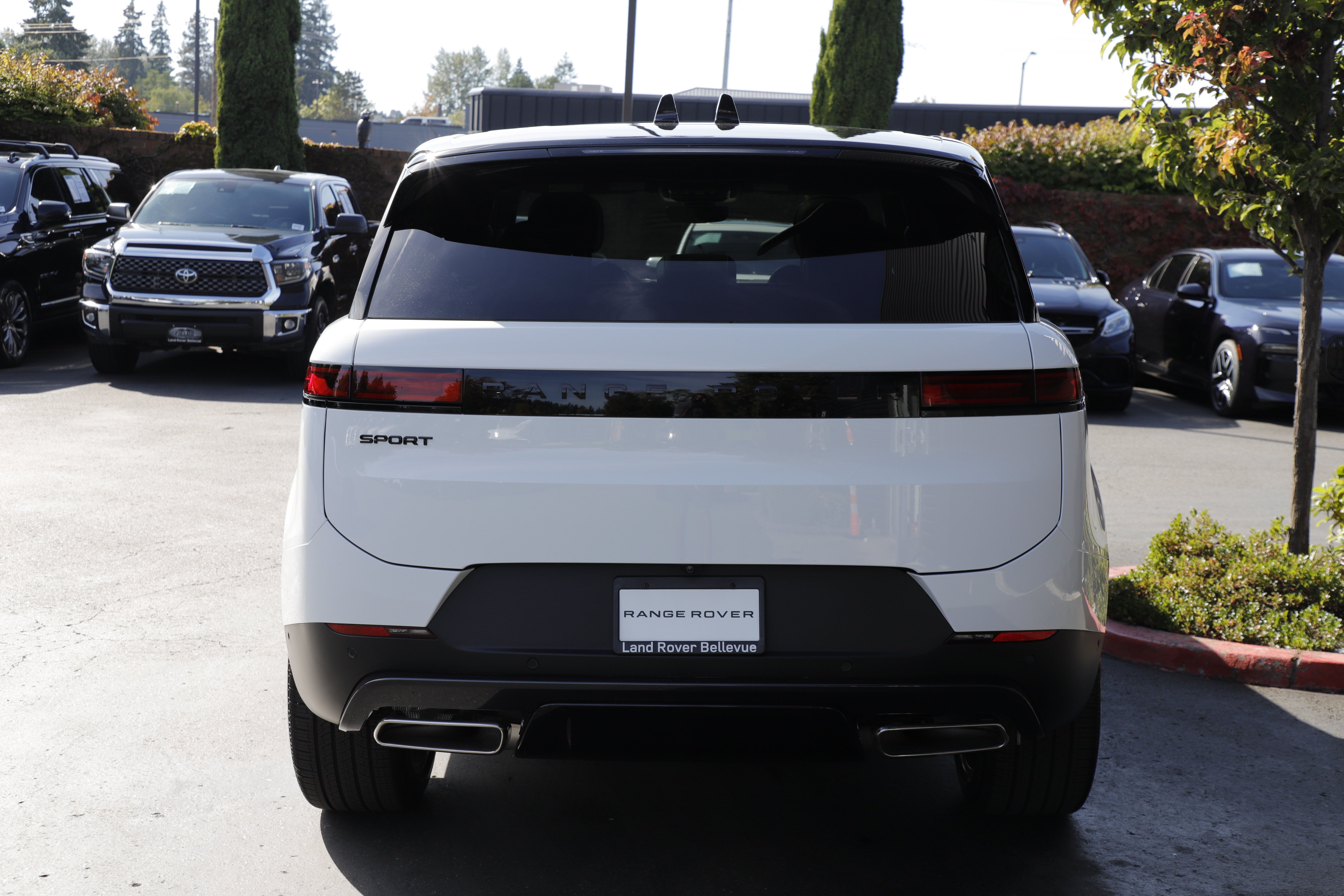 New 2026 Land Rover Range Rover Sport SE AWD/4WD image 9