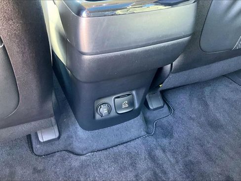 Used 2024 Kia Telluride SX Prestige w/ Towing Package image 18