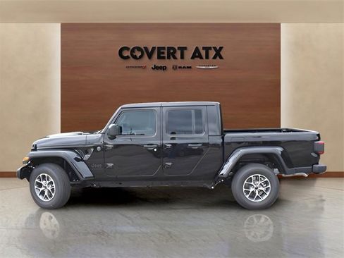 New 2025 Jeep Gladiator Sport image 2