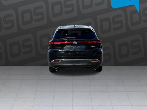 Used 2023 Toyota Venza Limited image 4