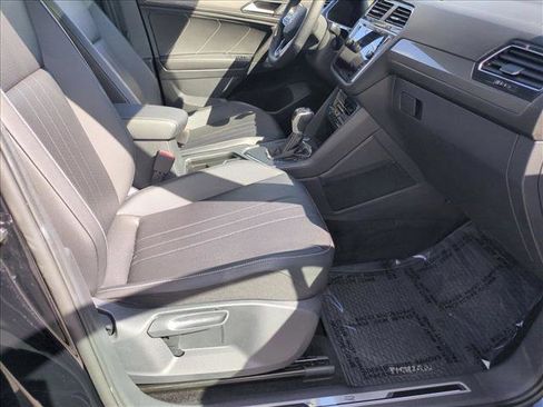 Used 2023 Volkswagen Tiguan SE R-Line image 21