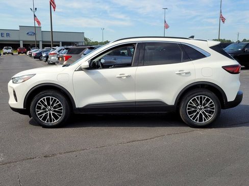 Used 2024 Ford Escape SE image 4