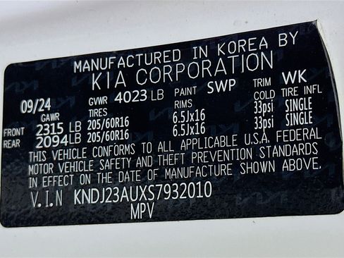 Used 2025 Kia Soul LX w/ LX Technology Package FWD image 12