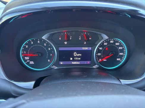 Used 2020 Chevrolet Traverse LT image 17