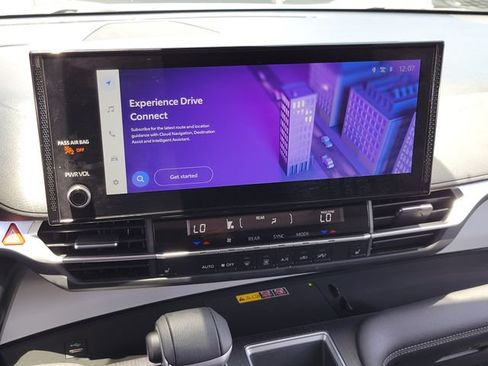 Used 2025 Toyota Sienna XLE w/ XLE Plus Package FWD image 10