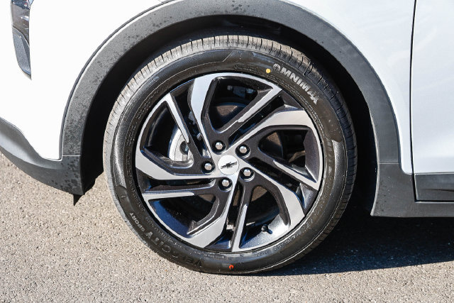 Used 2023 Chevrolet Bolt LT w/ Infotainment Package FWD image 11