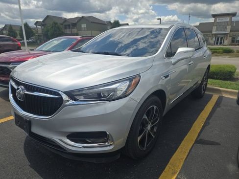Used 2020 Buick Enclave Essence w/ Sound and Sites Package AWD/4WD image 3