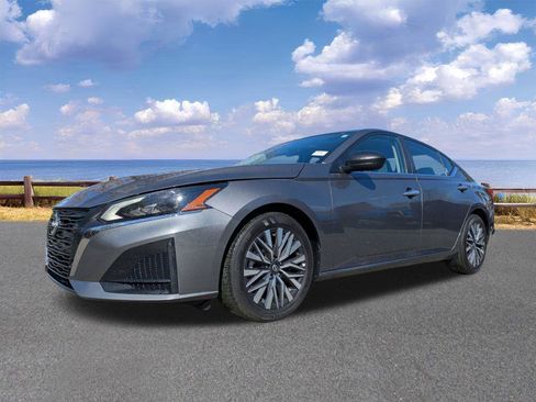 Used 2025 Nissan Altima 2.5 SV image 4