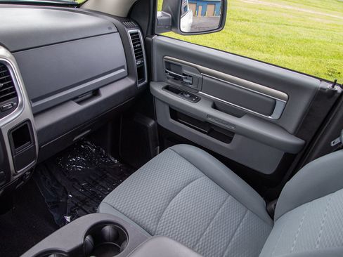 Used 2019 RAM 1500 Classic SLT w/ Protection Group AWD/4WD image 15