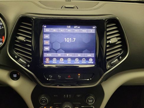 Used 2019 Jeep Cherokee Limited w/ Technology Group FWD image 25