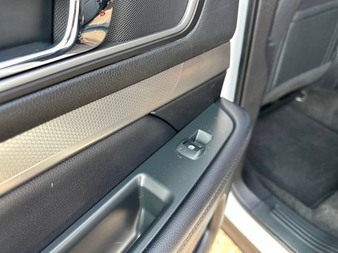 Used 2018 Ford Explorer XLT AWD/4WD image 30