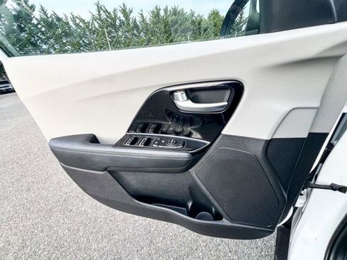 Used 2020 Kia Niro LXS image 40