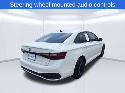 Certified 2025 Volkswagen Jetta SE FWD image 5